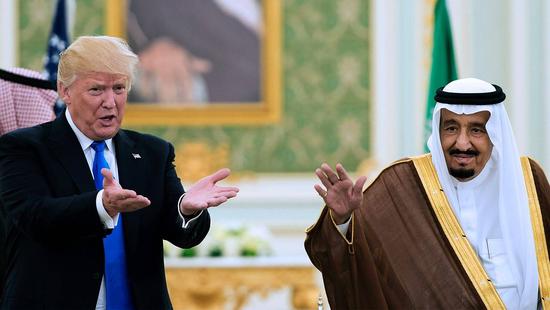 新浪美股讯 北京时间30日消息，据路透社报道，每次当美国总统特朗普提到去年他与沙特谈成的价值1100亿美元的武器交易时，他都会迅速跟进，说“这可是50万个工作岗位”。