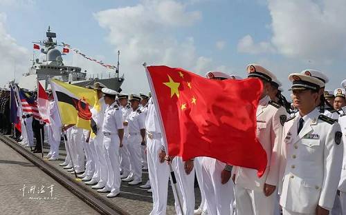 10月22日上午，中国-东盟“海上联演-2018”演习开幕式在湛江某军港举行，各参演国观察员与参演官兵代表参加开幕式。
