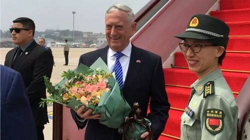 资料图片：今年6月，美国国防部长马蒂斯抵达北京访问。（路透社）