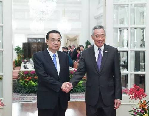 2018年11月12日，李克强总理与新加坡总理李显龙举行会谈。 （新华社）