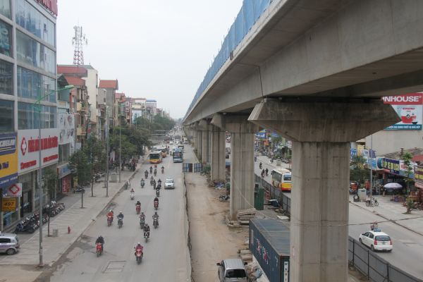 资料图片：越南首都河内吉灵－河东线城铁。