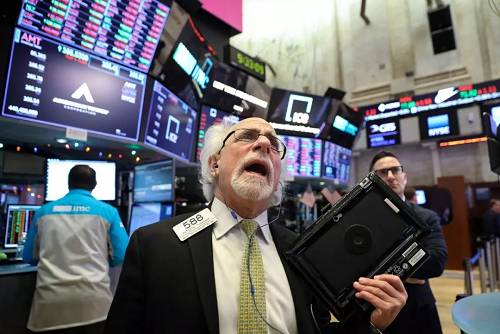 美国纽约，纽交所，美国股市三大股指再遭重挫。（视觉中国）