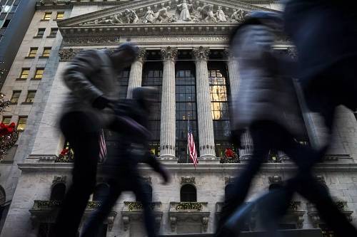 过去一周，美股持续下跌，图为纽约证券交易所。（视觉中国）