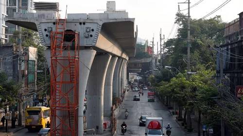 泰国曼谷正在建设中的高架（路透社）